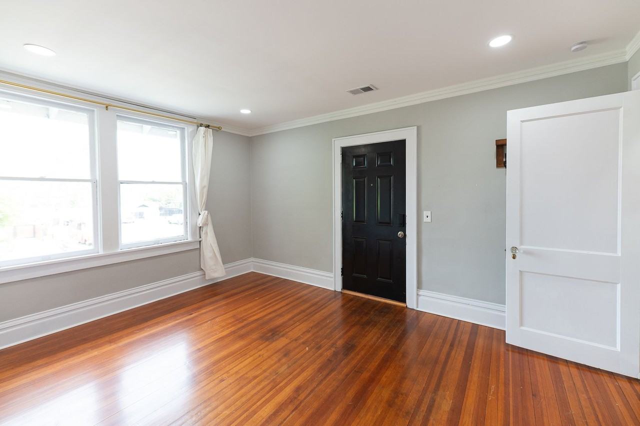 501 Steele - Photo 4 of 50