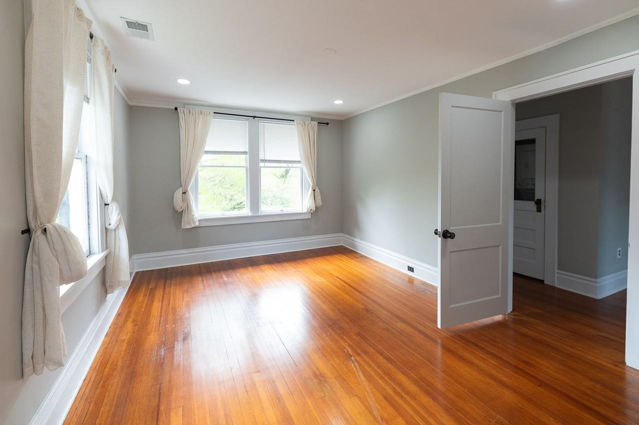 501 Steele - Photo 5 of 50