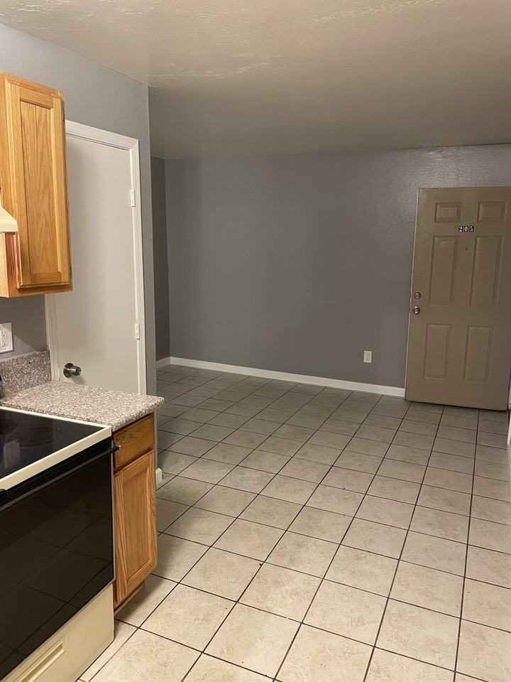 Mountain View Apartments - Photo 5 of 35