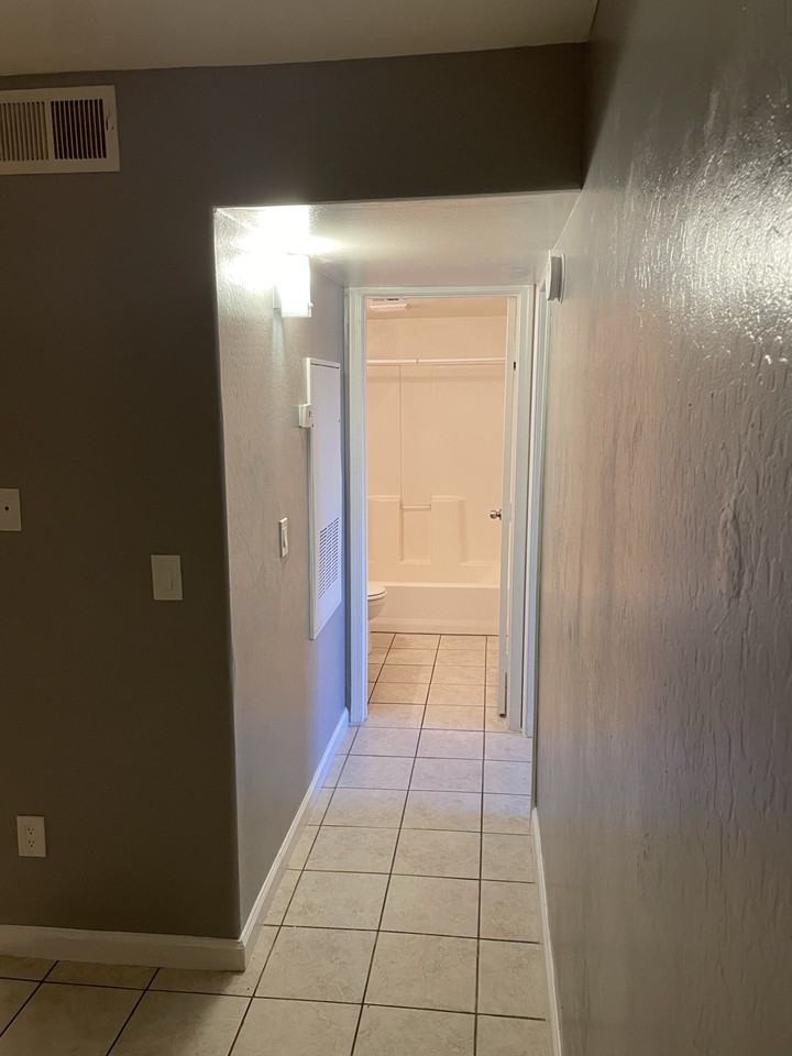 Mountain View Apartments - Photo 6 of 35