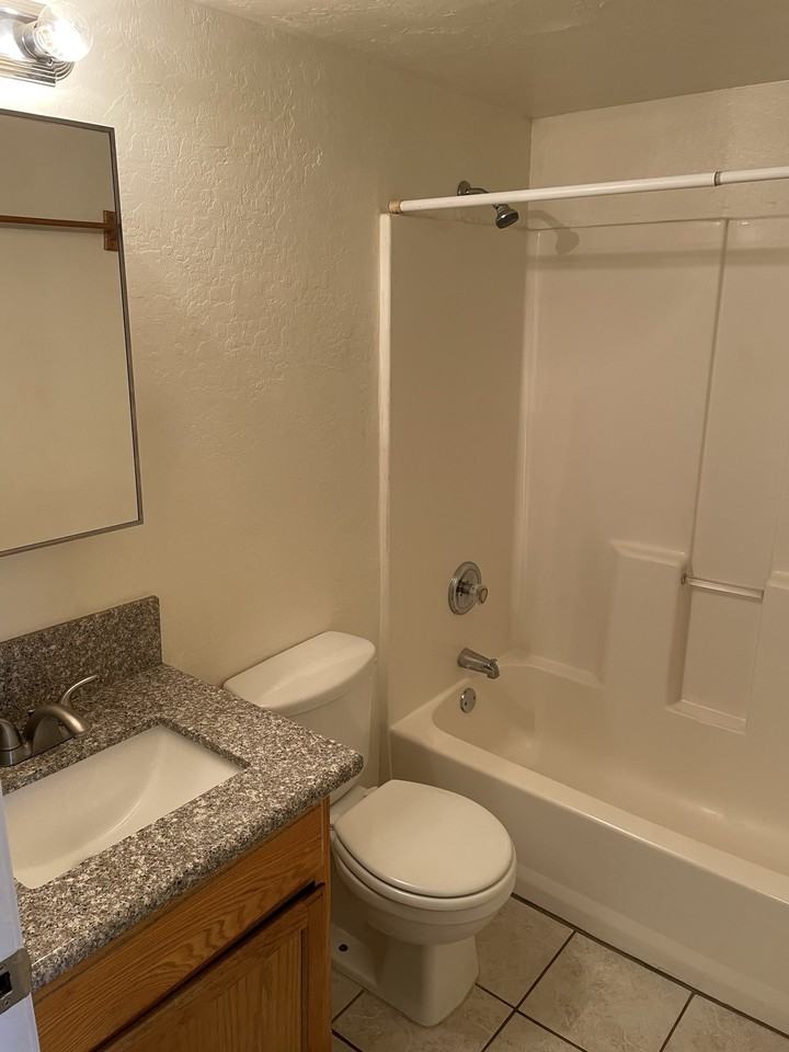 Mountain View Apartments - Photo 7 of 35
