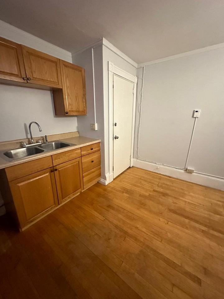 646 Main Rd. N. - Photo 3 of 12