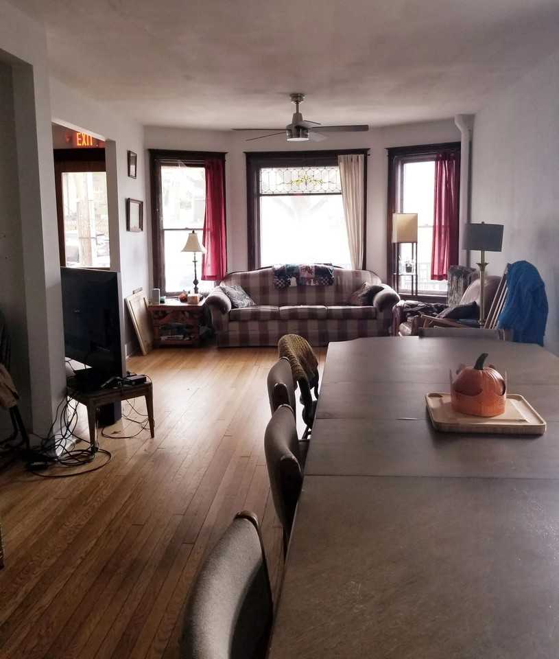 Friends - Photo 4 of 6