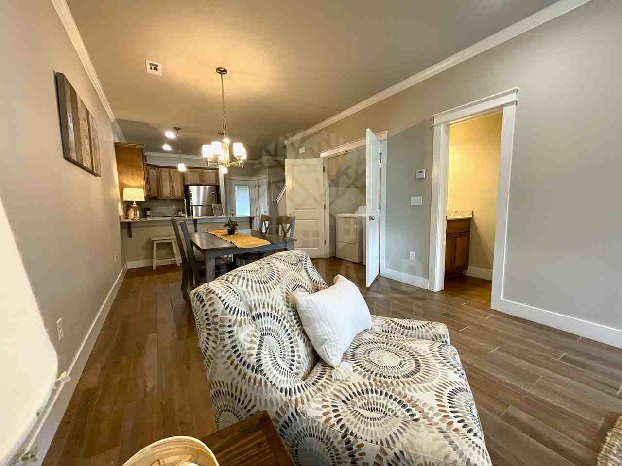 1829-1839 E. Brookview Circle - Photo 4 of 11