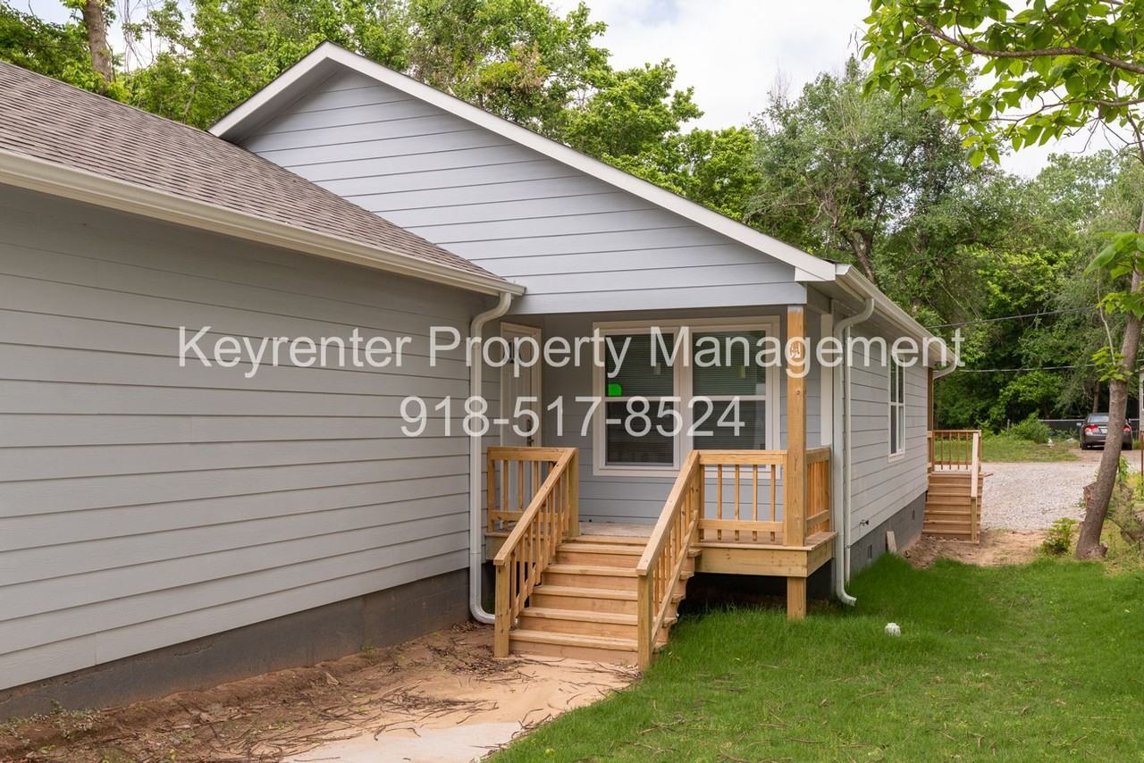 808 N Franklin Ave - Photo 2 of 40