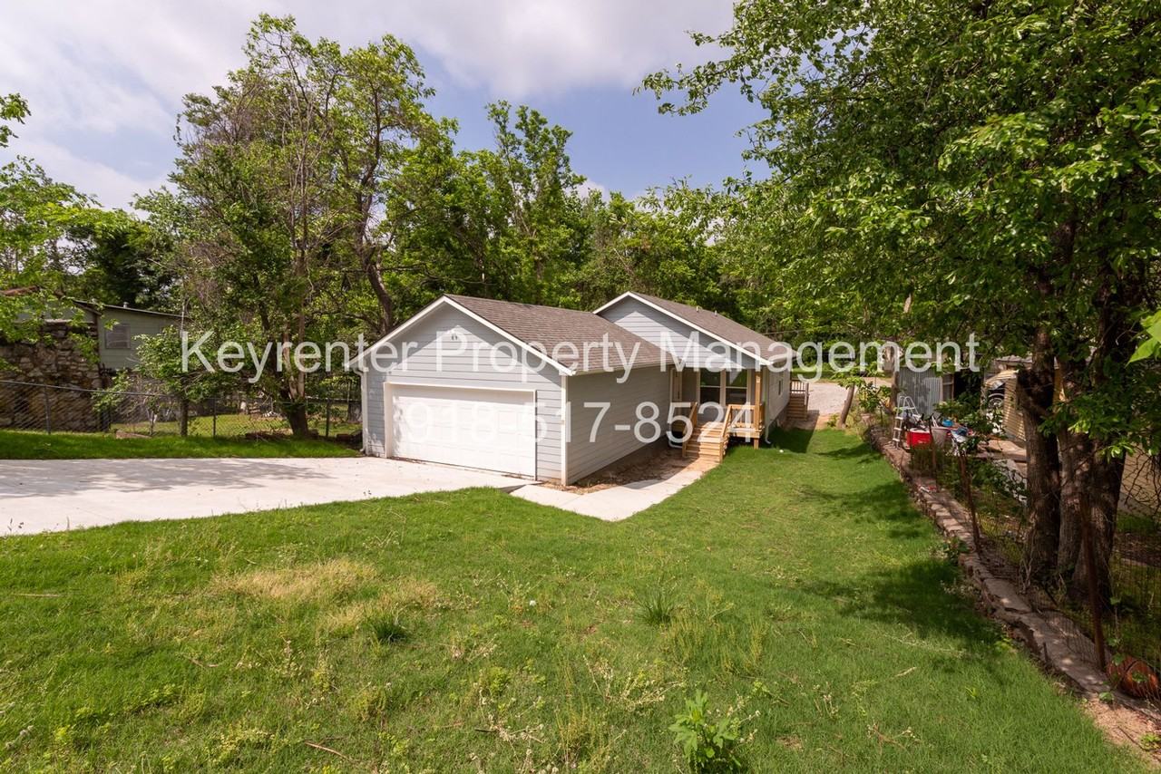 808 N Franklin Ave - Photo 4 of 40