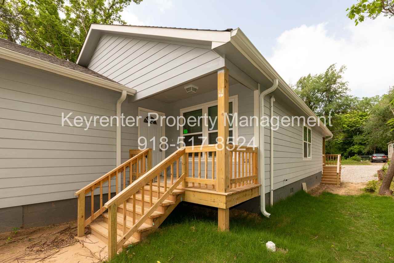 808 N Franklin Ave - Photo 5 of 40