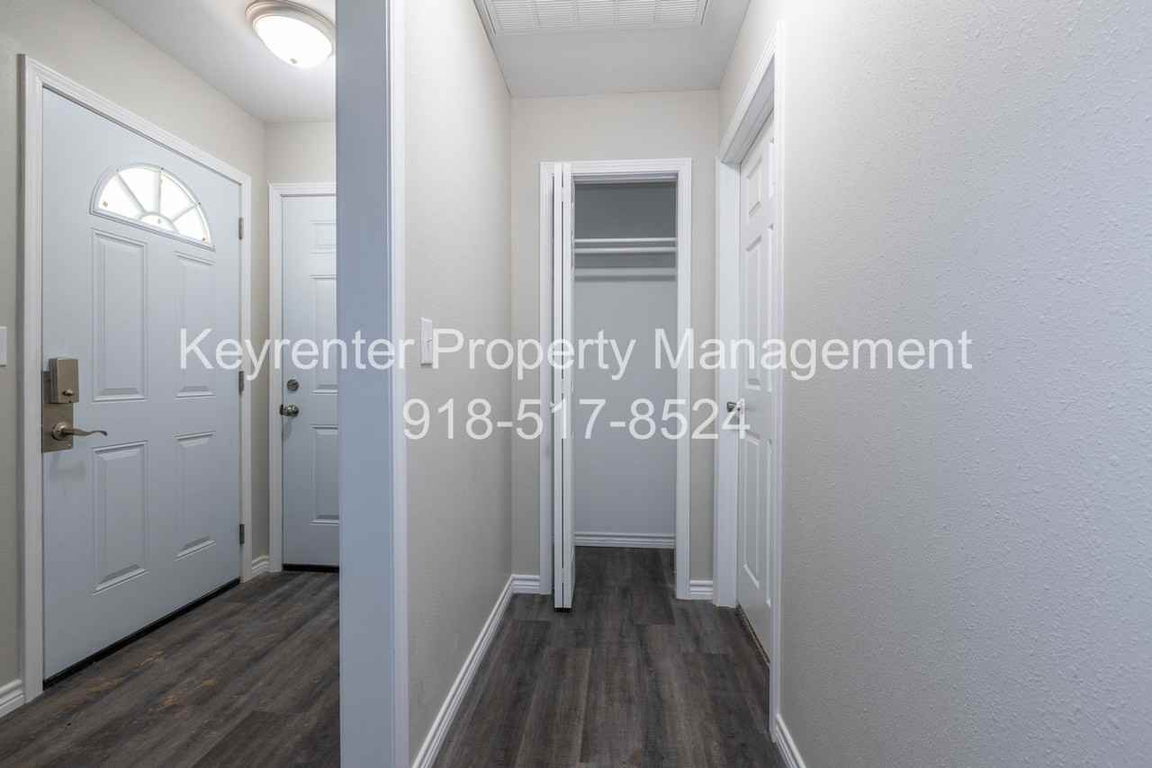 808 N Franklin Ave - Photo 6 of 40