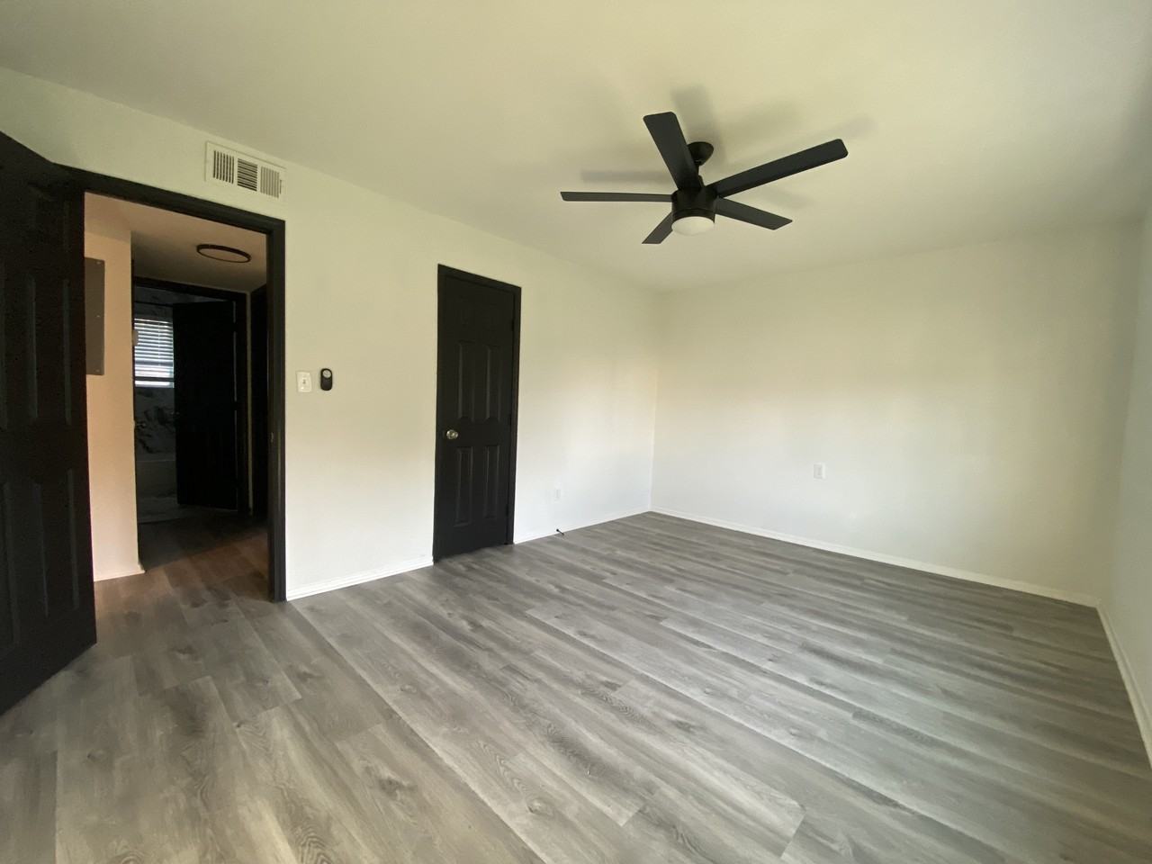 740 Mozley Drive Southeast - Photo 5 of 17