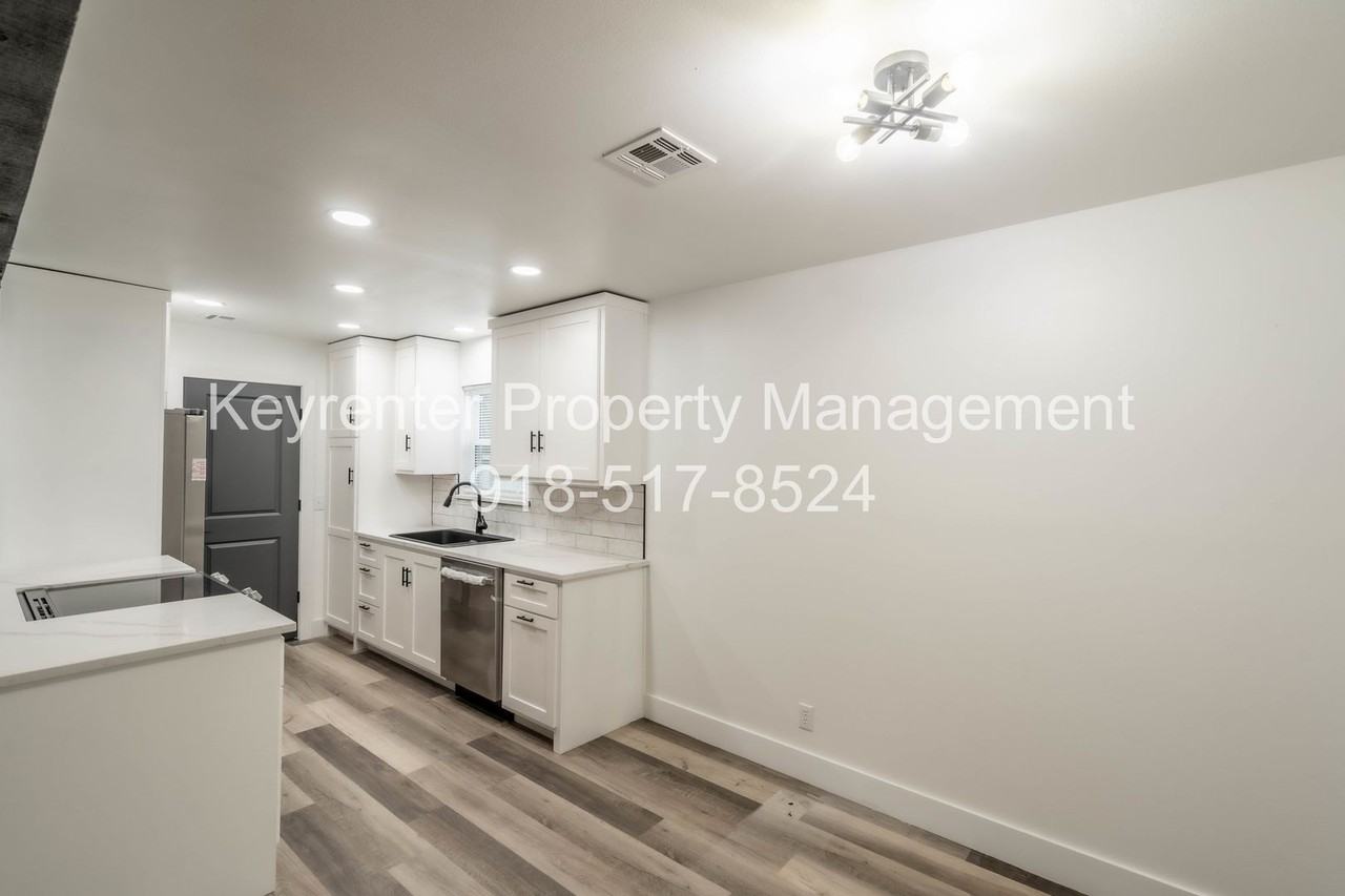 2213 E Seattle St - Photo 5 of 13