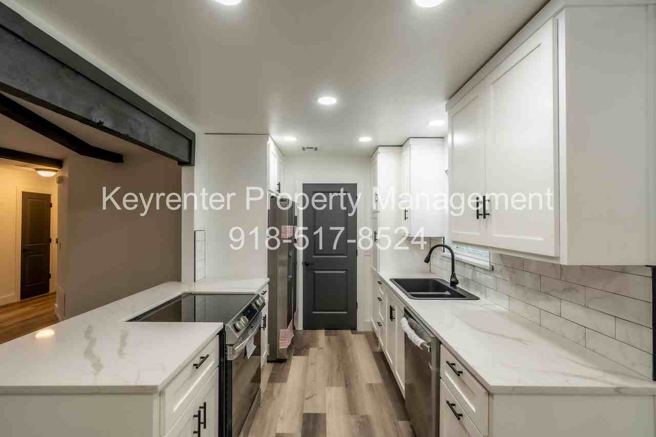 2213 E Seattle St - Photo 6 of 13
