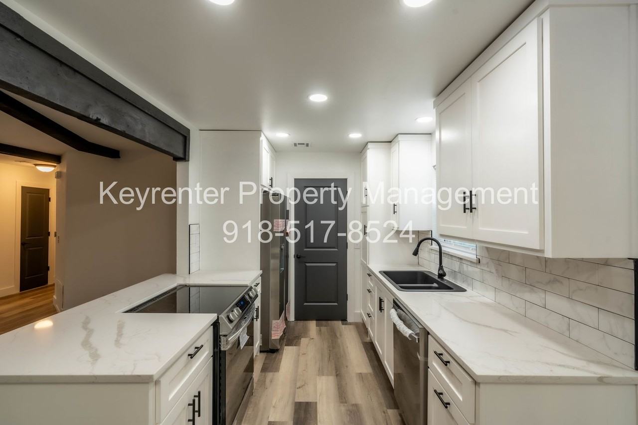 2213 E Seattle St - Photo 7 of 13