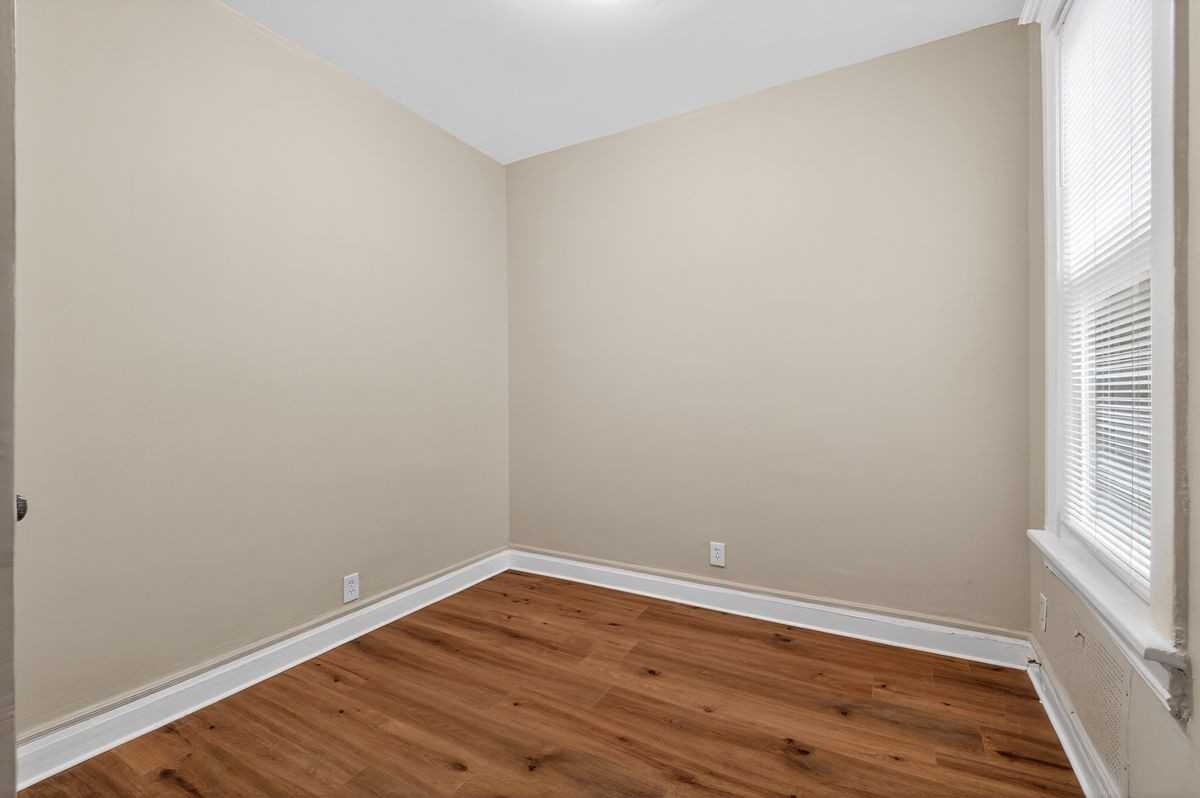 18 Boyd Ave - Photo 3 of 20