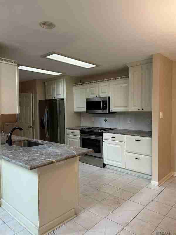 5050 Stumberg Ln - Photo 3 of 10