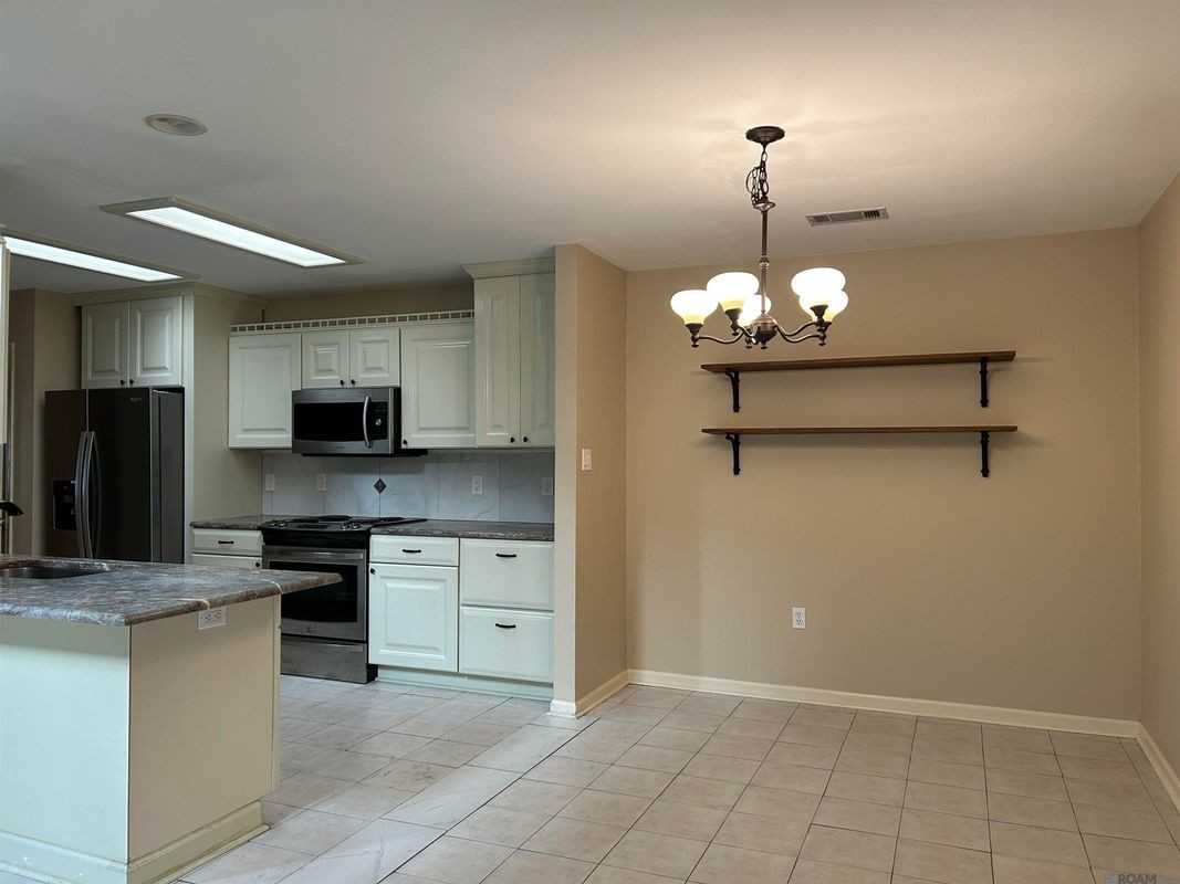 5050 Stumberg Ln - Photo 4 of 10