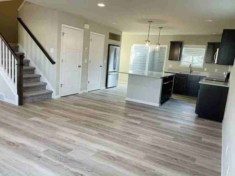 915 Blue Crane Run - Photo 4 of 12