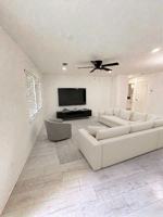 featured image of 10402 Hinds St