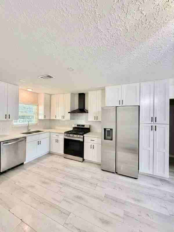10402 Hinds St - Photo 5 of 6