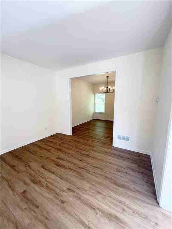 350 Laurel Glen Xing - Photo 5 of 33