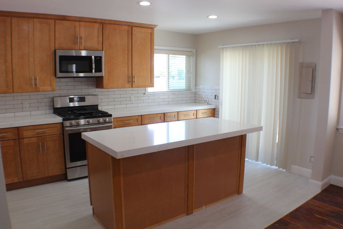 2202 Phelan Ln - Photo 4 of 15