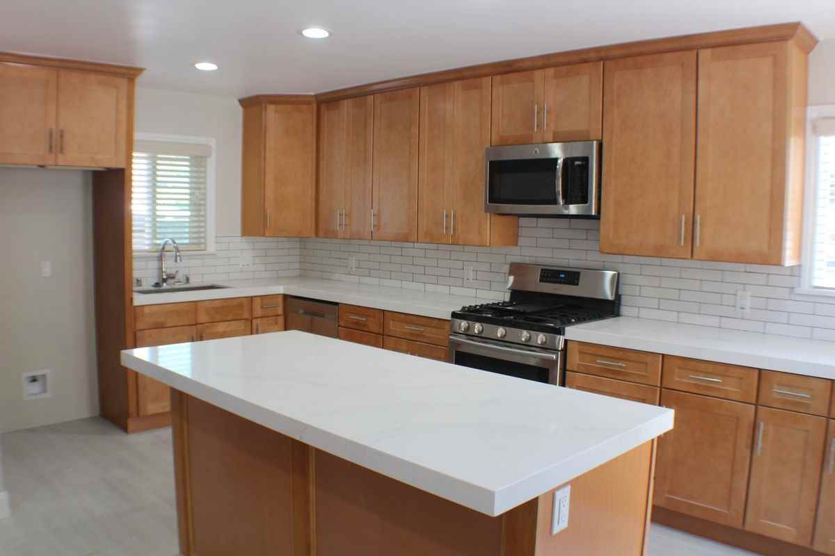 2202 Phelan Ln - Photo 6 of 15