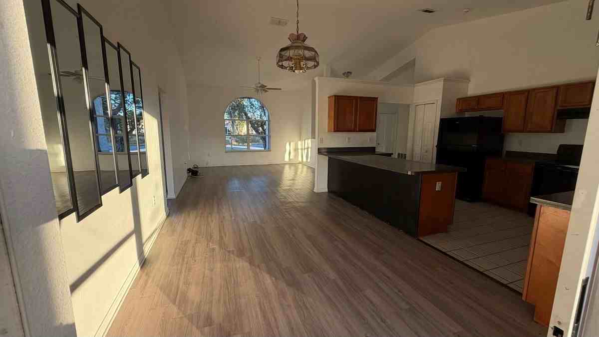 829 Blanc Ct - Photo 2 of 14