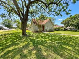 featured image of 2824 4th St