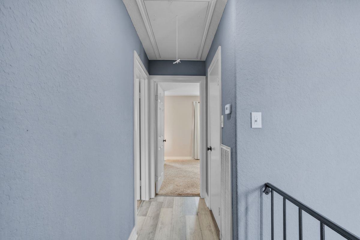 2938 Camelot Ln - Photo 6 of 33