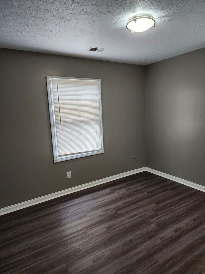 1800 Kraig Dr - Photo 2 of 9