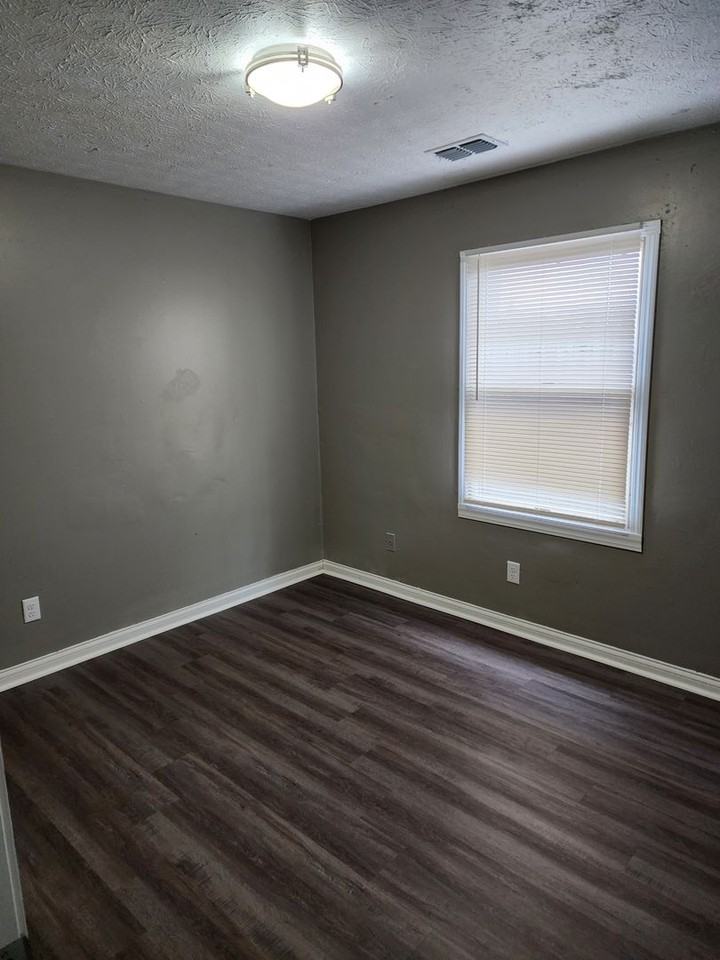 1800 Kraig Dr - Photo 6 of 9