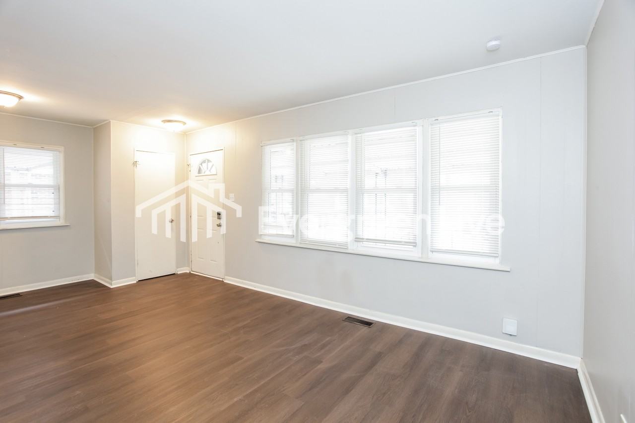 4723 N Longworth Ave - Photo 3 of 15
