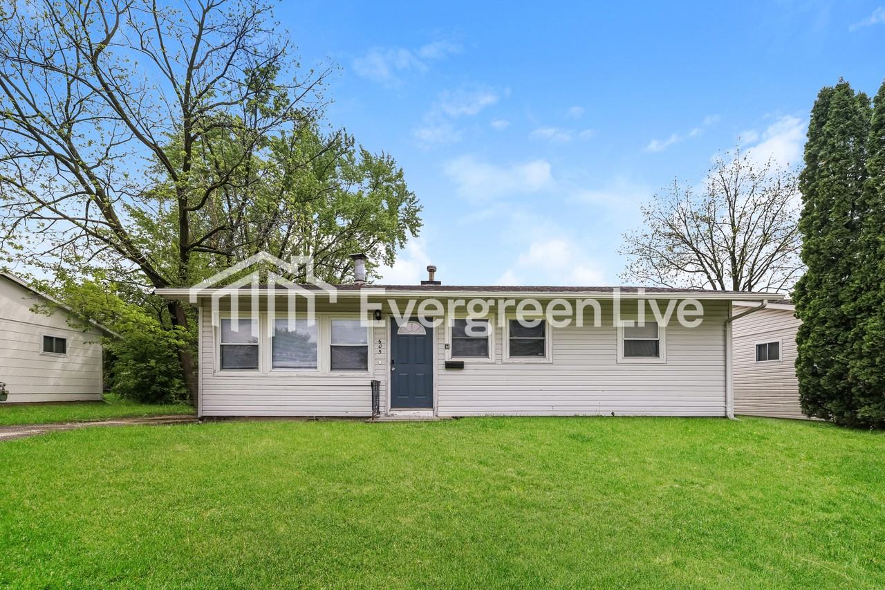 605 Mead Ln - Photo 2 of 17