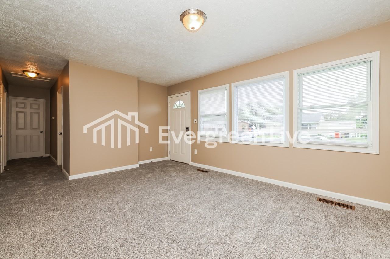 605 Mead Ln - Photo 5 of 17