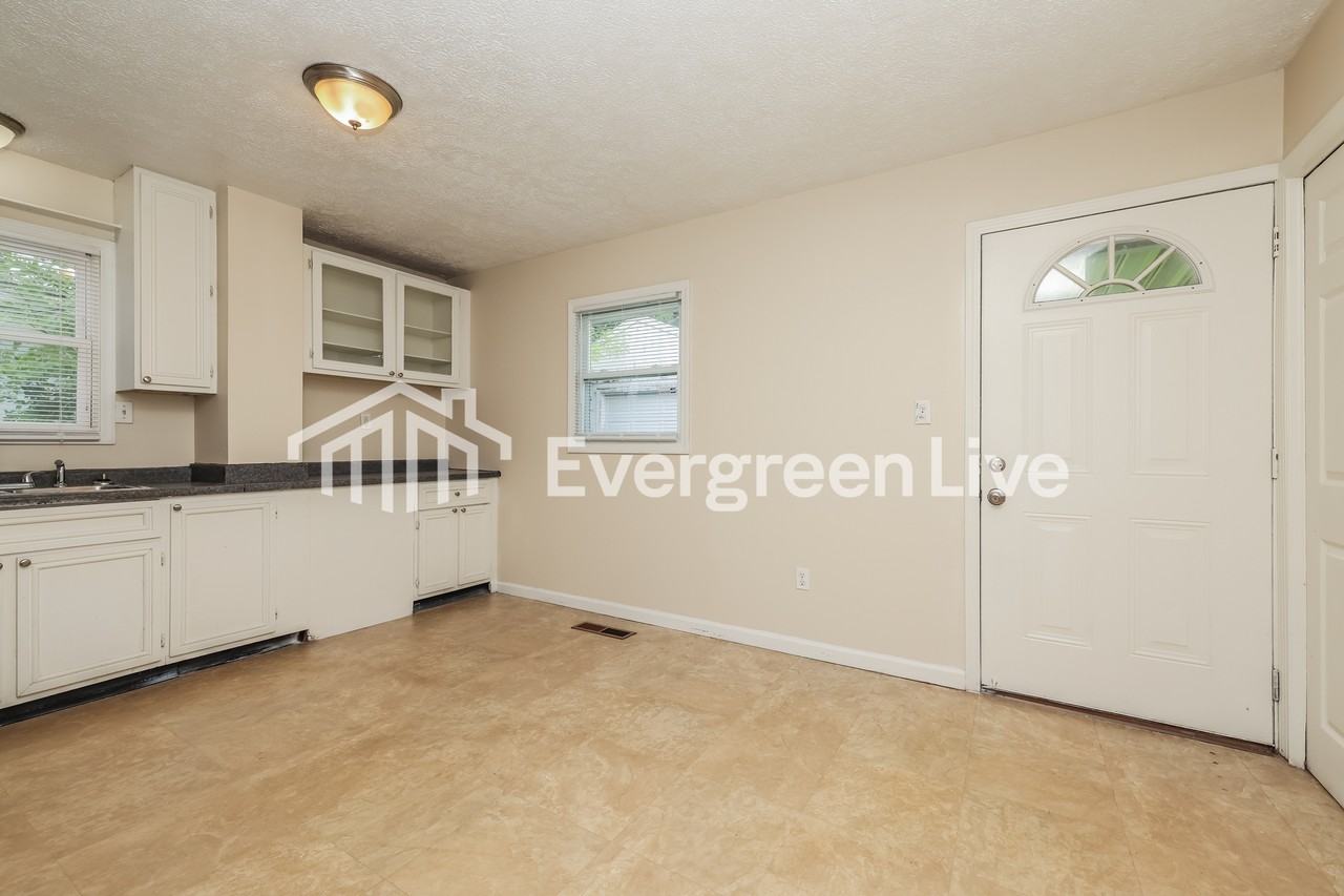 605 Mead Ln - Photo 7 of 17