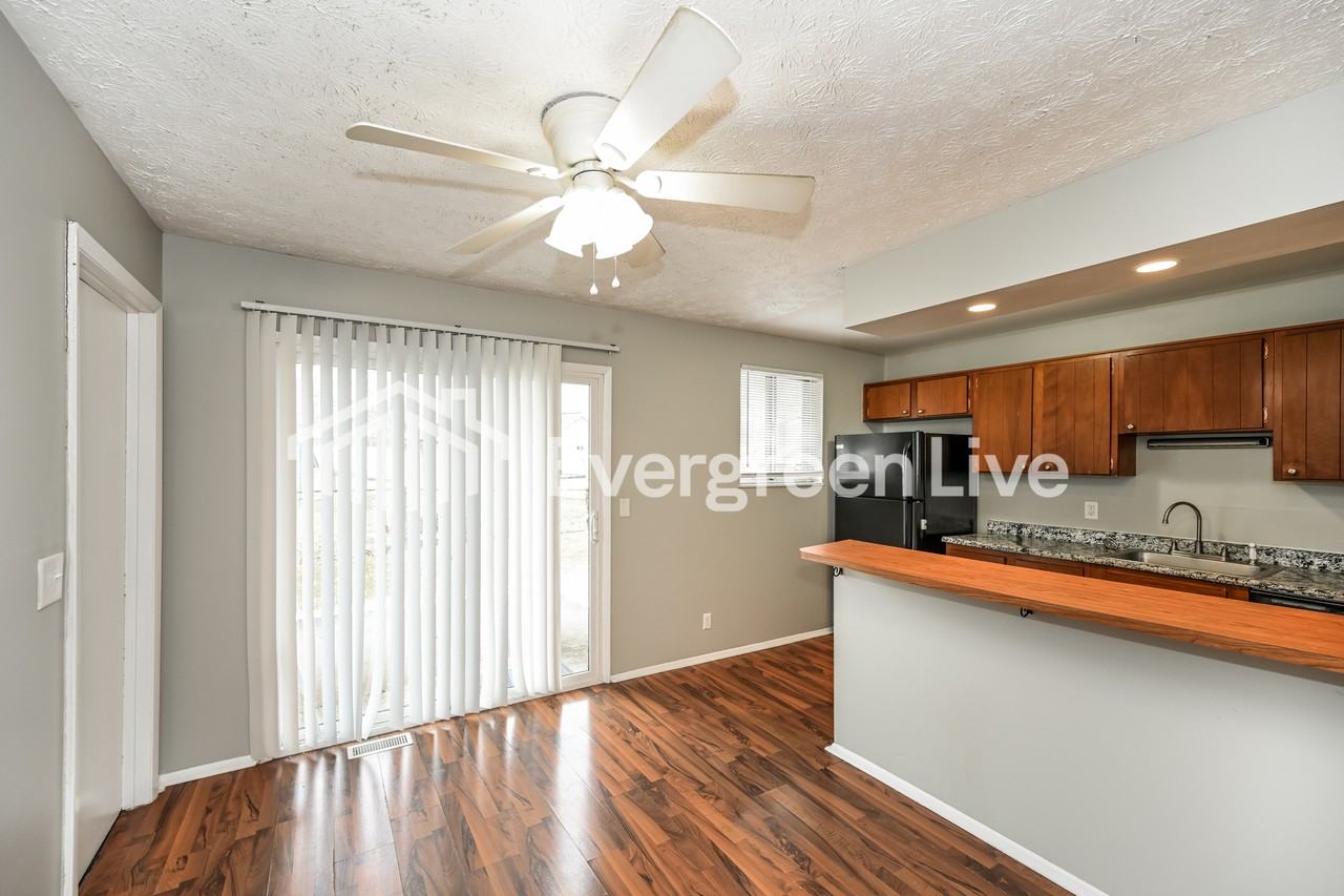 10226 Storm Dr - Photo 6 of 15