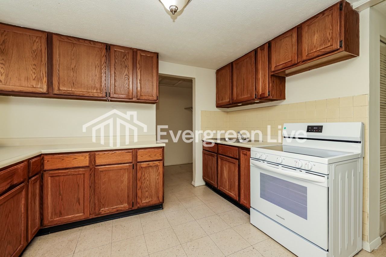 6738 Hubbard Dr - Photo 6 of 15