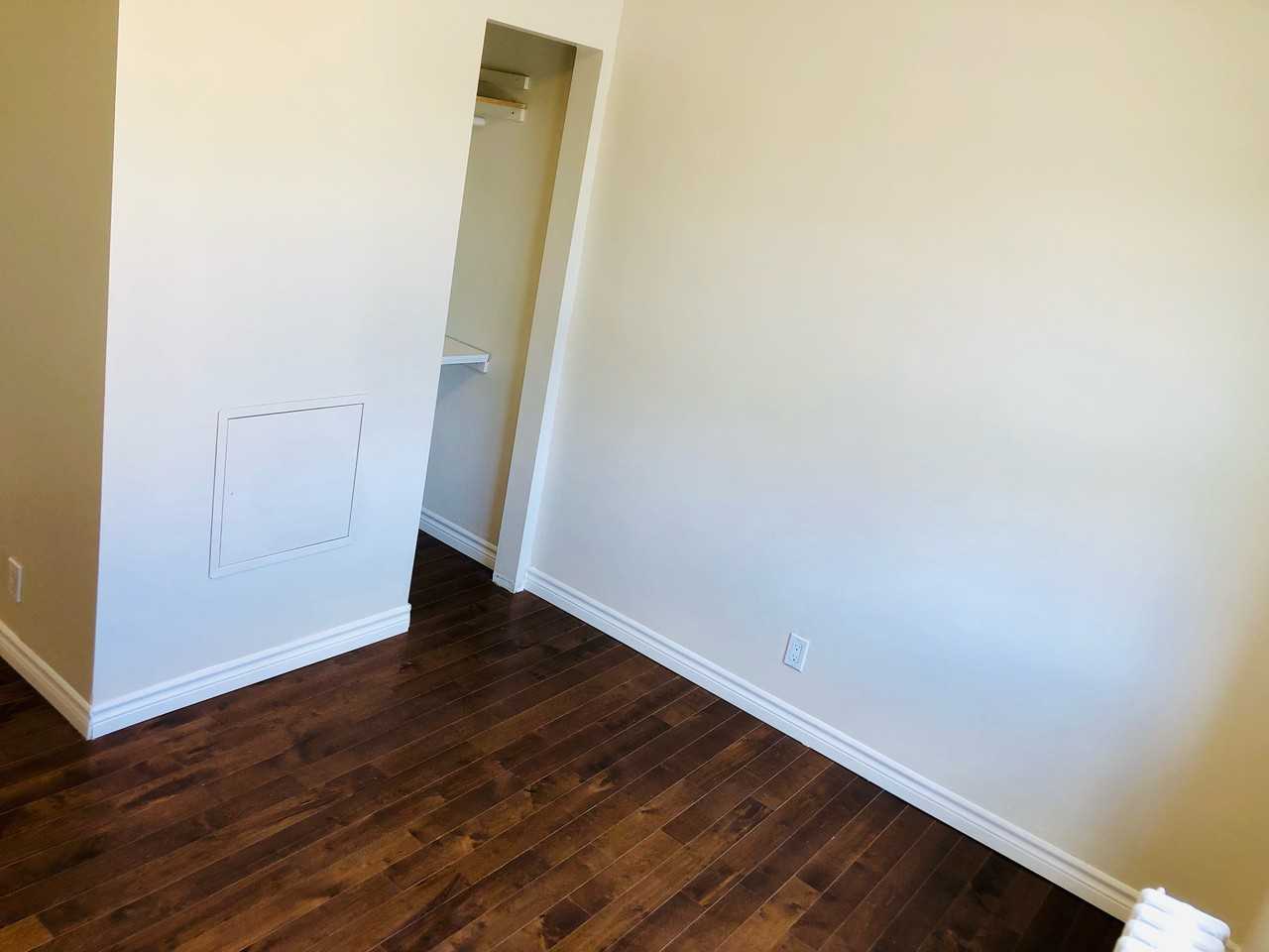 1124 Main St W #6 - Photo 6 of 6