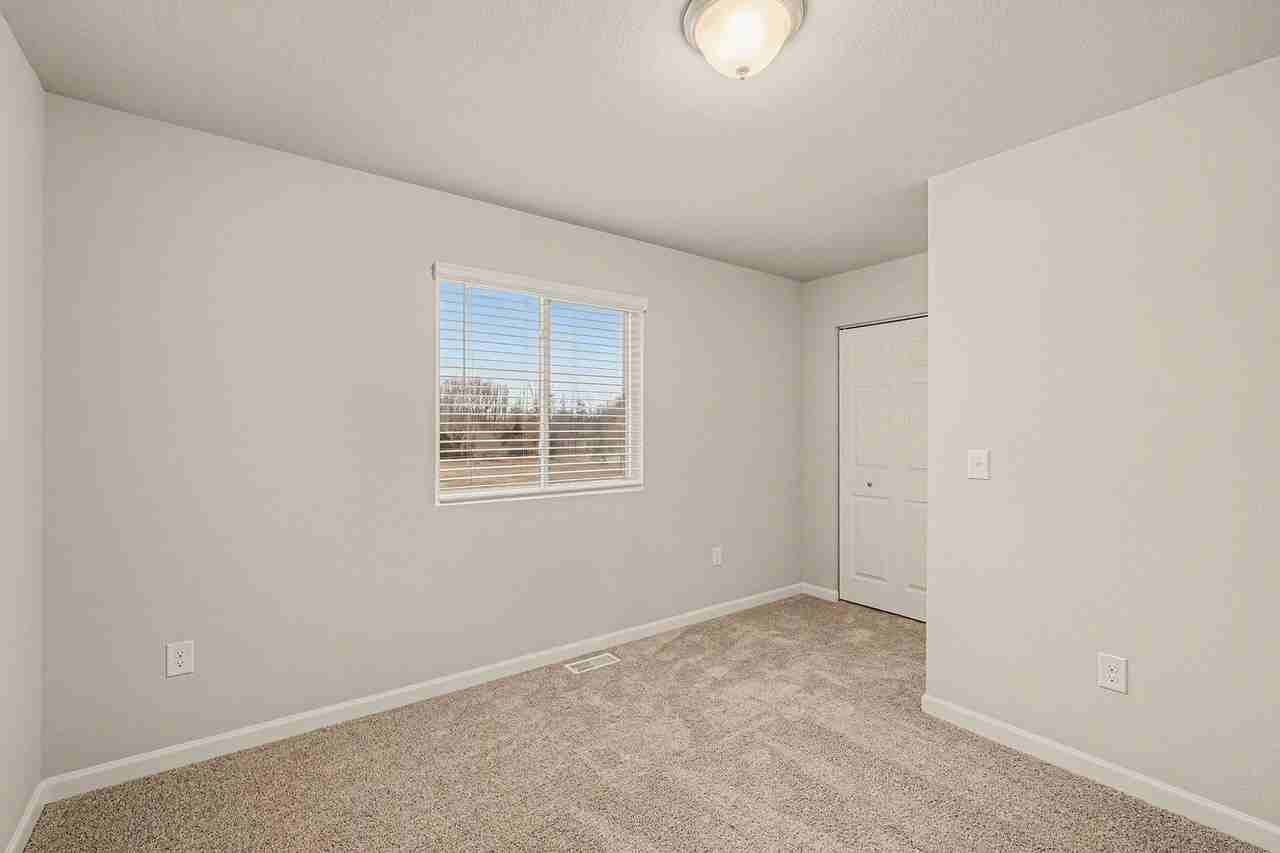 4391 Spring Meadows Ct - Photo 6 of 22