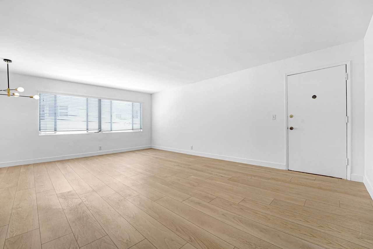 303 California Ave, 3 blocks to the beach, North of Wilshire! - Photo 3 of 5