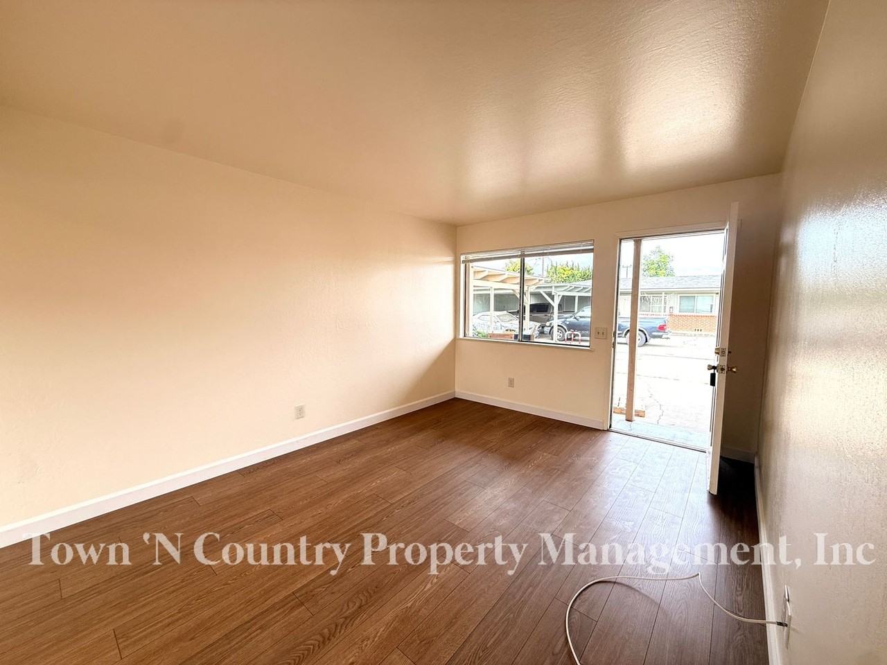 239 W Alvin Dr - Photo 3 of 14