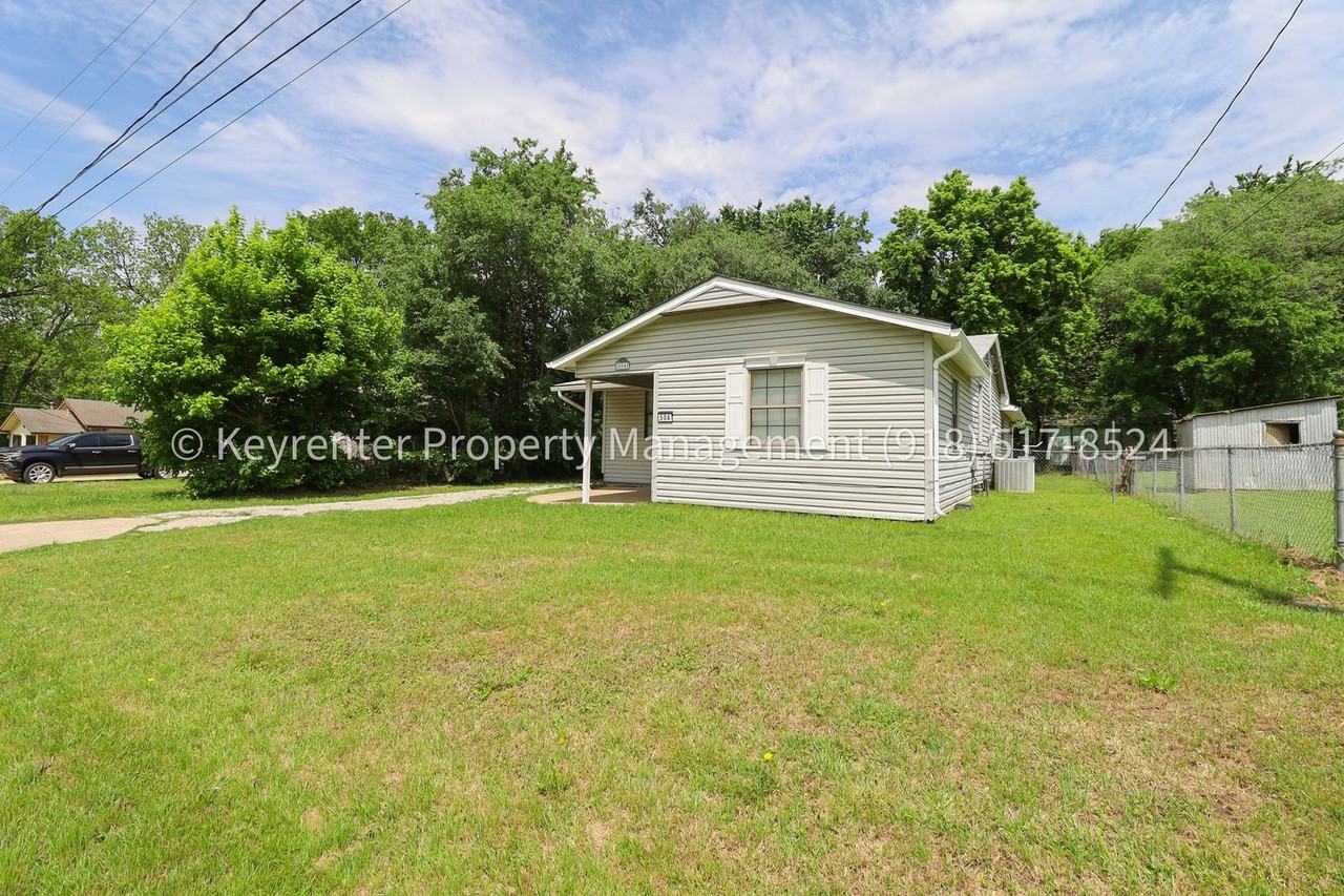 504 W Chestnut St - Photo 4 of 32