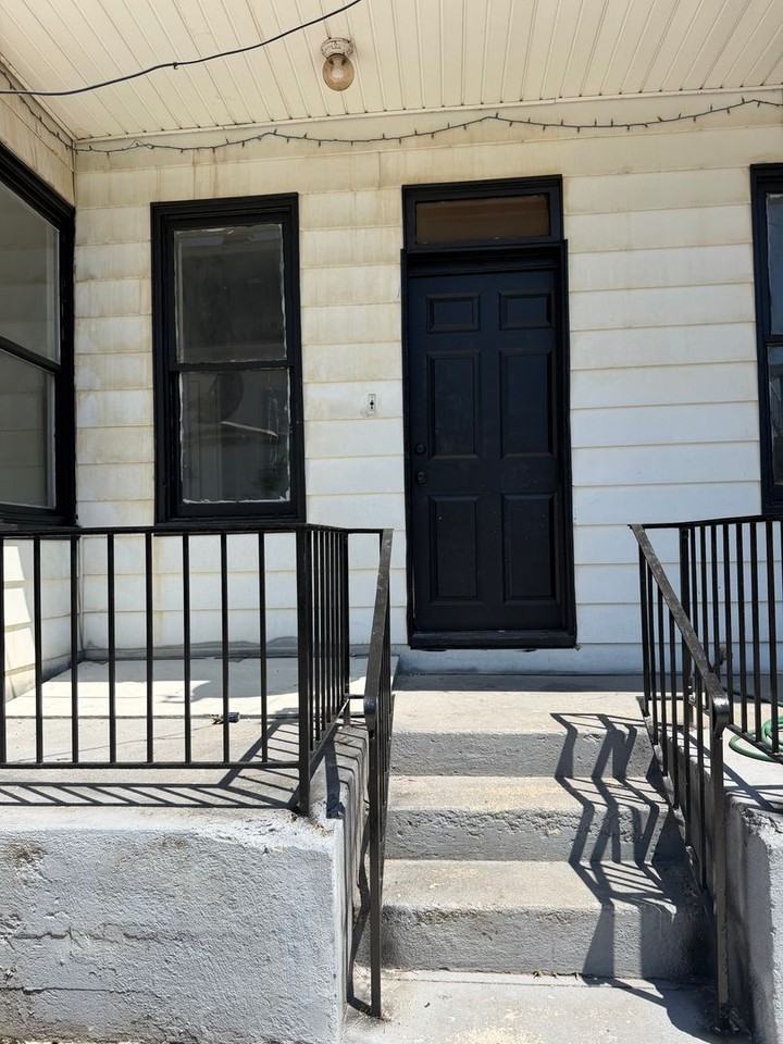 444 Park St - Photo 3 of 13