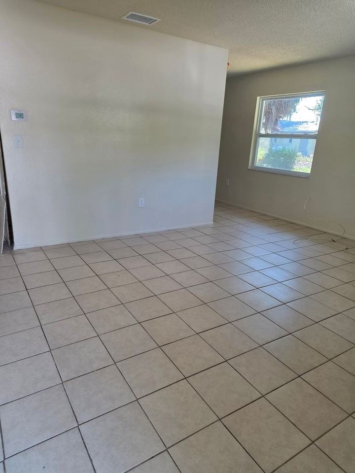 5613 8th Street Ct E - Photo 2 of 10