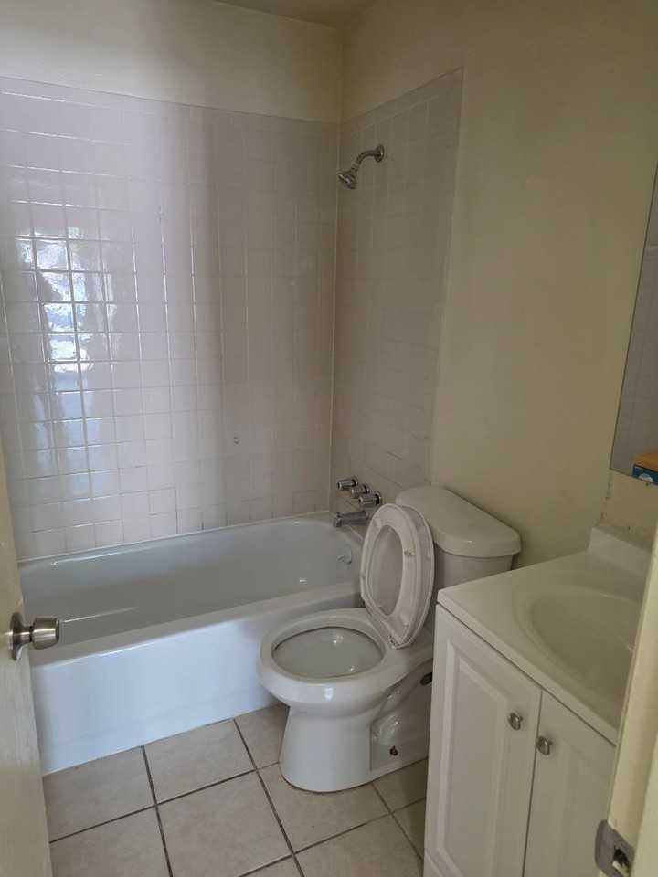 5613 8th Street Ct E - Photo 5 of 10