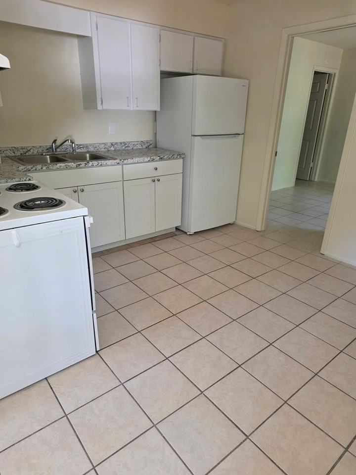 5613 8th Street Ct E - Photo 6 of 10