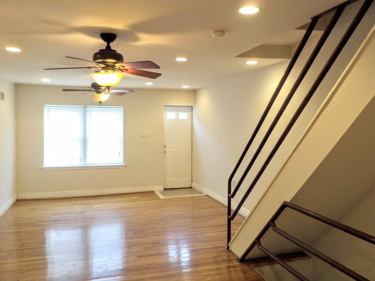 2312 Moore St - Photo 3 of 13