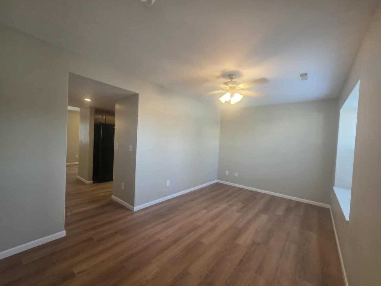 932 W 8th St - Photo 2 of 27