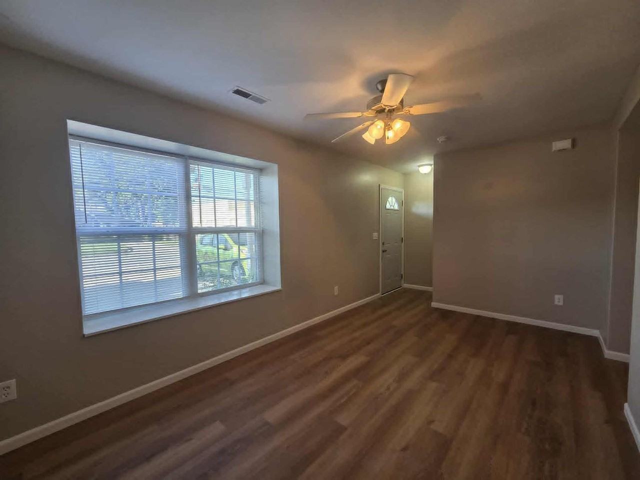 932 W 8th St - Photo 5 of 27