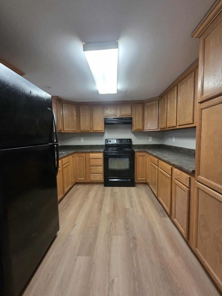 932 W 8th St - Photo 7 of 27