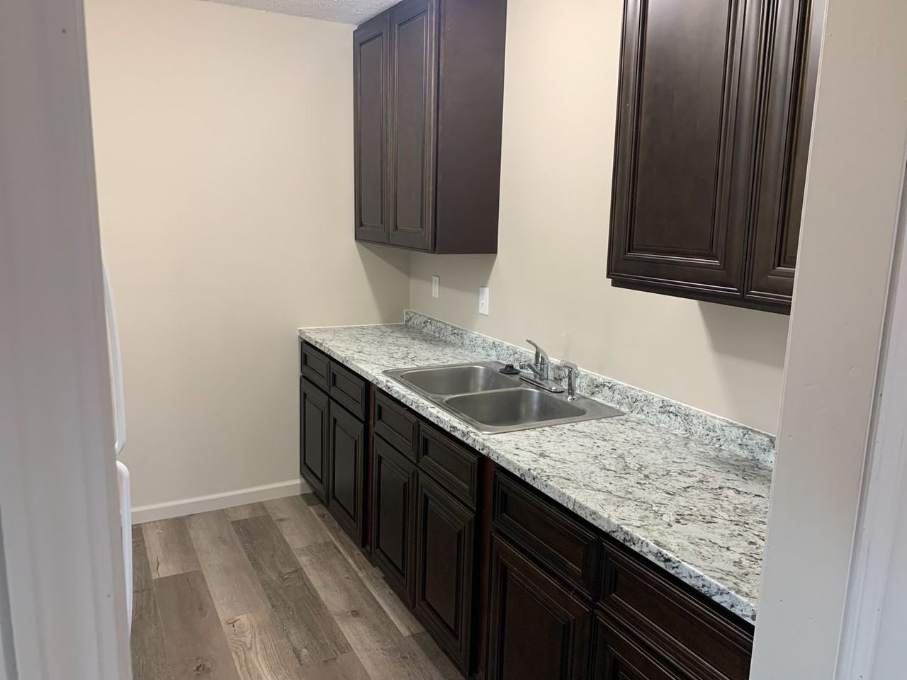 2900 Lawnridge Ct #B - Photo 3 of 8